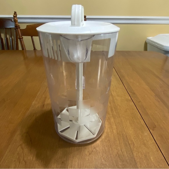 Pampered Chef half gallons/2 quart quick pitcher - Picture 2 of 7